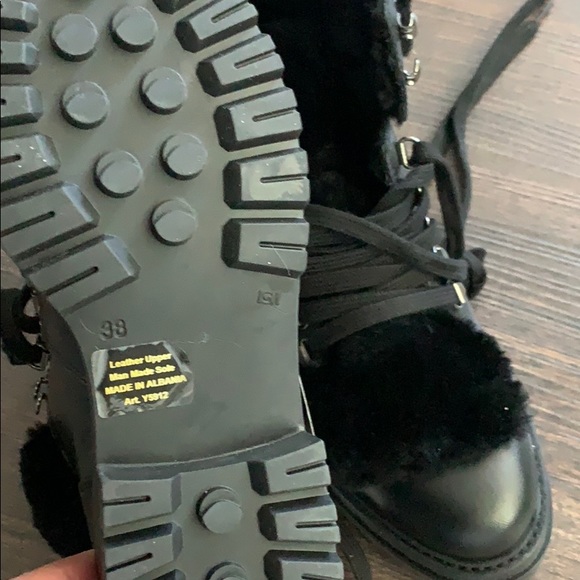 Beautiful trendy NWT black leather boots with fur - Picture 4 of 5